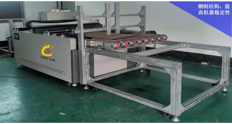 紙箱流水線無版印刷機(jī)采用全鋼制結(jié)構(gòu)，提高機(jī)器穩(wěn)定性。